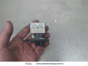 O206991 Gebruikte kachel weerstand Mazda Demio