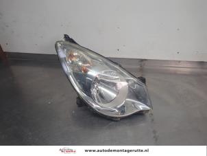 O206997 Gebruikte rechter koplamp Opel Agila