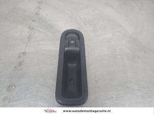 O207003 Gebruikte elektrisch raam schakelaar Renault Twingo