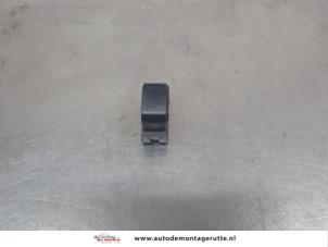 O207004 Gebruikte elektrisch raam schakelaar Opel Agila