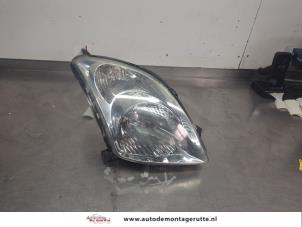 O207007 Gebruikte rechter koplamp Suzuki Swift