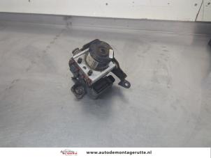 O207005 Gebruikte abs pomp Opel Agila