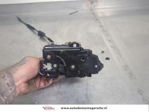 O207015 Gebruikte portierslot mechaniek 4deurs links-achter Volkswagen Golf