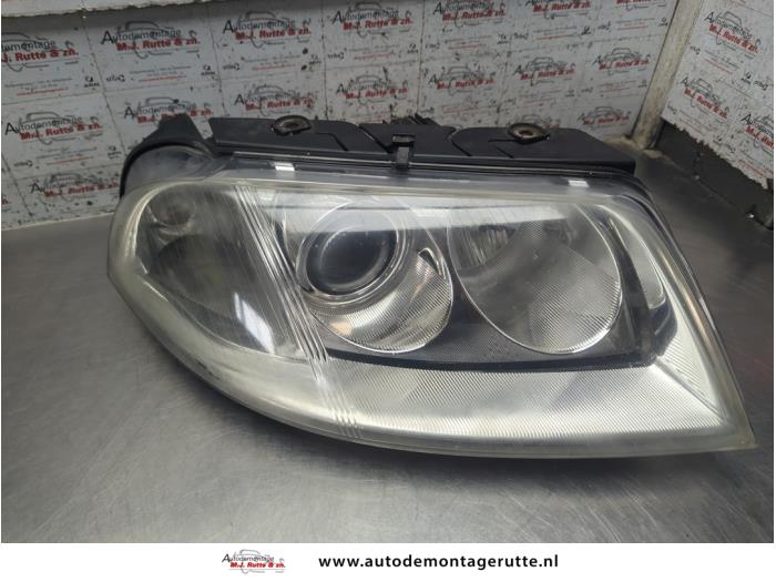 Gebruikte Rechter Koplamp Volkswagen Passat O207025