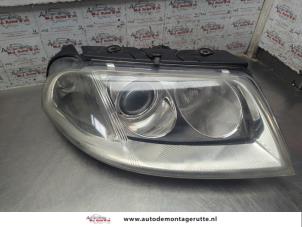 O207025 Gebruikte rechter koplamp Volkswagen Passat