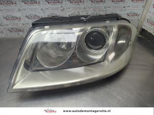 O207026 Gebruikte koplamp links Volkswagen Passat