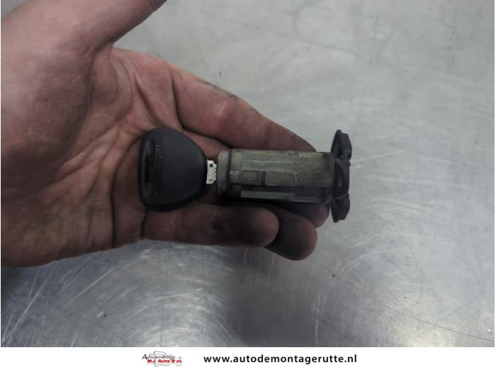 Gebruikte Deurslot Cilinder links Mitsubishi Space Star O207035