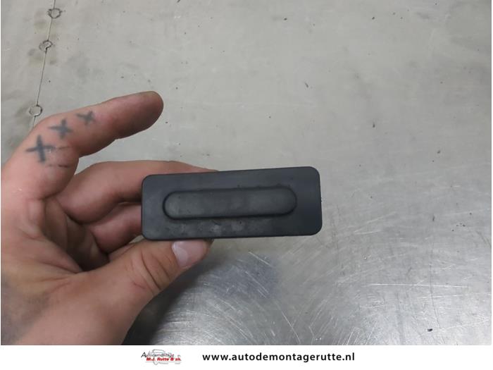 Gebruikte Schakelaar achterklep Citroen C3 O207064