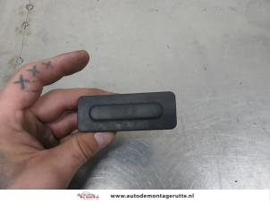 O207064 Gebruikte schakelaar achterklep Citroen C3