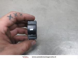O207073 Gebruikte elektrisch raam schakelaar Citroen C3