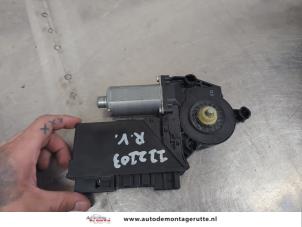 O207090 Gebruikte raammotor portier Audi A4
