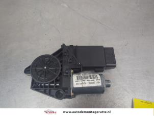 O207112 Gebruikte raammotor portier Volkswagen Passat