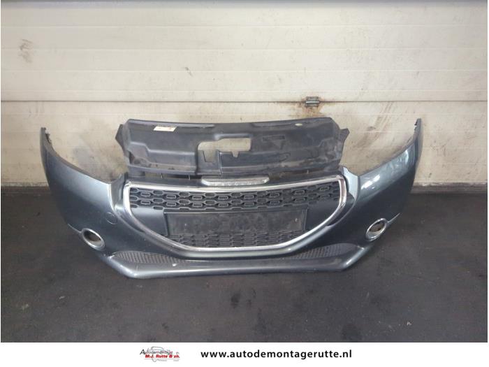 Gebruikte Bumper voor Peugeot 208 O207117