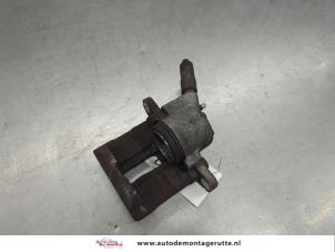 O207123 Gebruikte remklauw (tang) links-voor Renault Twingo
