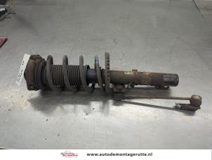 O207146 Gebruikte mac phersonpoot links-voor Volkswagen Polo