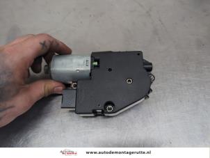 O207218 Gebruikte schuifdak motor Nissan Qashqai