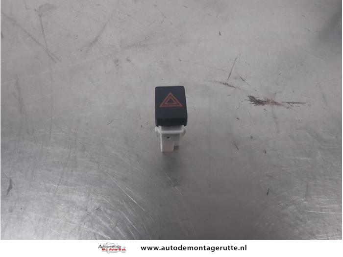 Gebruikte Alarmlicht Schakelaar Nissan Qashqai O207244