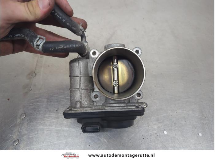 Gebruikte Gasklephuis Nissan Qashqai (J10) 2.0 16V 4x4 Prijs op aanvraag aangeboden door Autodemontage M.J. Rutte B.V.