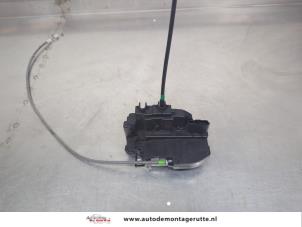O207263 Gebruikte deurslot mechaniek 4deurs rechts-achter Nissan Qashqai