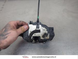 O207270 Gebruikte portierslot mechaniek 4deurs links-achter Nissan Qashqai