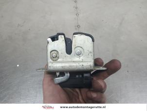 O207296 Gebruikte slotvanger achterklep Lancia Y(Psilon)