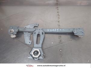 O207300 Gebruikte ruitmechaniek 2deurs links-voor Toyota Aygo