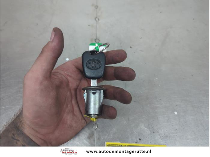 Gebruikte Cilinderslot Portier links Toyota Aygo O207309