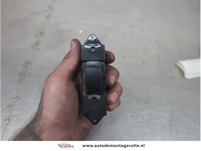 Gebruikte Elektrisch Raam Schakelaar Mitsubishi Colt O207344