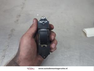 O207344 Gebruikte elektrisch raam schakelaar Mitsubishi Colt