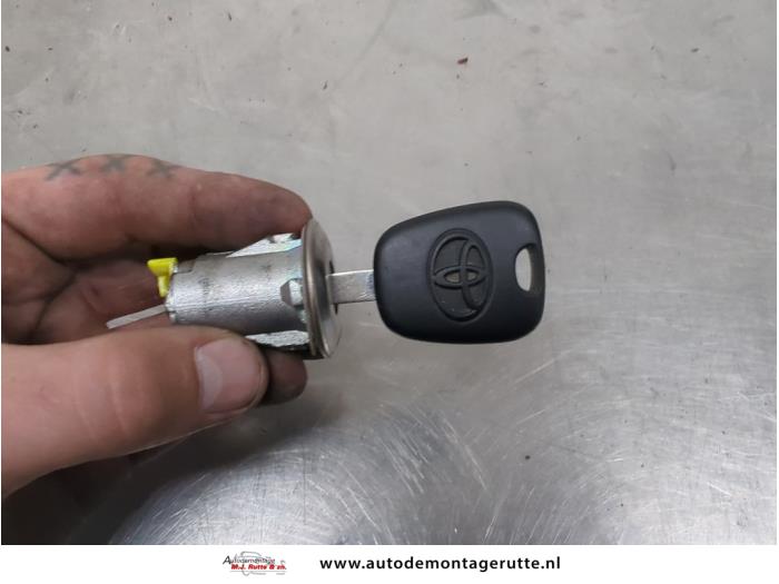 Gebruikte Cilinderslot Portier links Toyota Aygo O207386