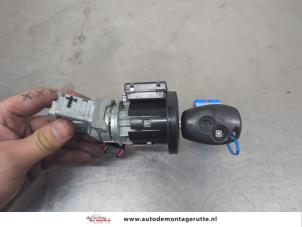 O207392 Gebruikte sleutel+contactslot Renault Twingo