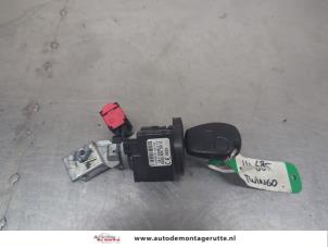 O207401 Gebruikte sleutel+contactslot Renault Twingo