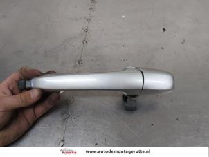 O207407 Gebruikte portiergreep 4deurs links-achter Mazda 5