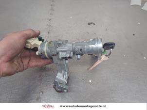 O207442 Gebruikte sleutel+contactslot Toyota Starlet