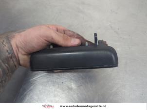 O207443 Gebruikte portiergreep 2deurs links Toyota Starlet