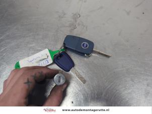 O207524 Gebruikte portierslot cilinder links Fiat Panda