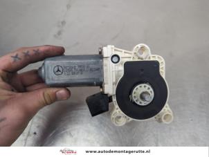 O207528 Gebruikte raammotor portier Mercedes C-Klasse