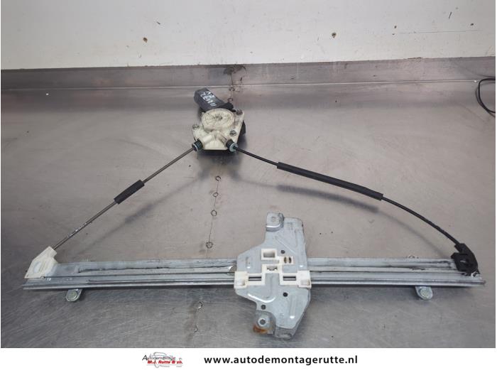 Gebruikte Ruitmechaniek 2Deurs rechts-voor Hyundai H300 O207541