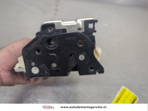 O207575 Gebruikte deurslot mechaniek 4deurs rechts-achter Audi A4