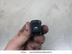 O207592 Gebruikte ruit schakelaar elektrisch Audi A4