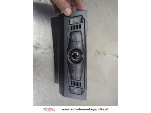 O207617 Gebruikte kachel bedieningspaneel Audi A4