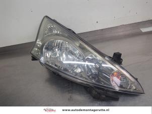 O207630 Gebruikte rechter koplamp Mitsubishi Grandis
