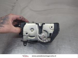O207634 Gebruikte deurslot mechaniek 4deurs rechts-voor BMW 3-Serie