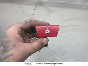 O207644 Gebruikte schakelaar paniekverlichting Toyota Aygo