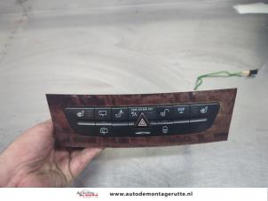 O207652 Gebruikte paniekverlichtings schakelaar Mercedes E-Klasse