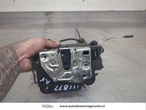 O207653 Gebruikte deurslot mechaniek 4deurs rechts-voor Mercedes E-Klasse