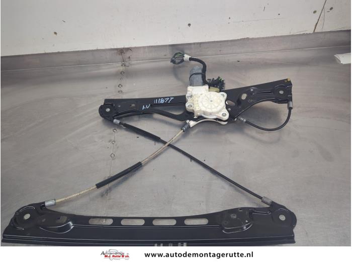 Gebruikte Ruitmechaniek 4Deurs links-voor Mercedes E-Klasse O207667