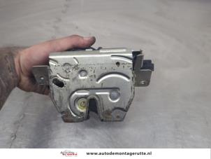 O207668 Gebruikte slotmechaniek achterklep Mercedes E-Klasse