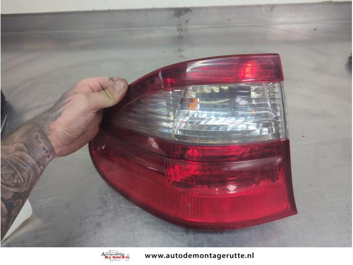 Gebruikte Achterlicht links Mercedes E-Klasse O207670
