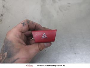 O207703 Gebruikte gevarenlicht schakelaar Citroen C1
